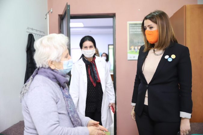 “Mbi 18 vjeç”, Manastirliu jep lajmin: Vaksinim masiv në mbarë vendin për dy ditë (Video)