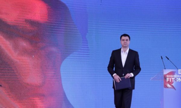“Dëgjojmë zërin e qytetarëve në çdo skaj të vendit”/ Basha publikon foto nga tryeza për Reformën Territoriale: Fillim i mbarë dhe një zotim i mbajtur nga PD!