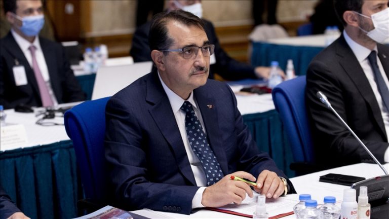 Ministri turk Dönmez: Në 26 lokacione kemi gjetur rezerva nafte në sasi 60 milionë fuçi