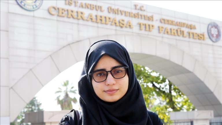 Ëndrra e një studenteje afgane që do të studiojë mjekësinë në Turqi, t’i shërbejë vendit të saj në të ardhmen