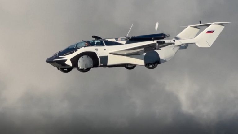 Makina që transformohet në avion për 3 minuta
