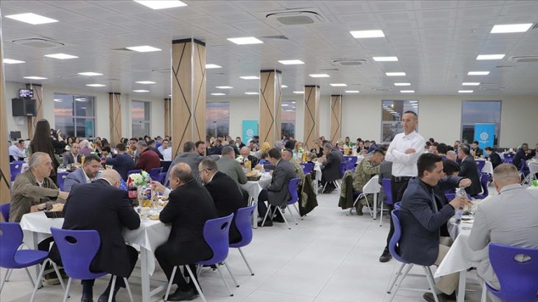 Fondacioni Maarif i Turqisë shtroi iftar në Kosovë