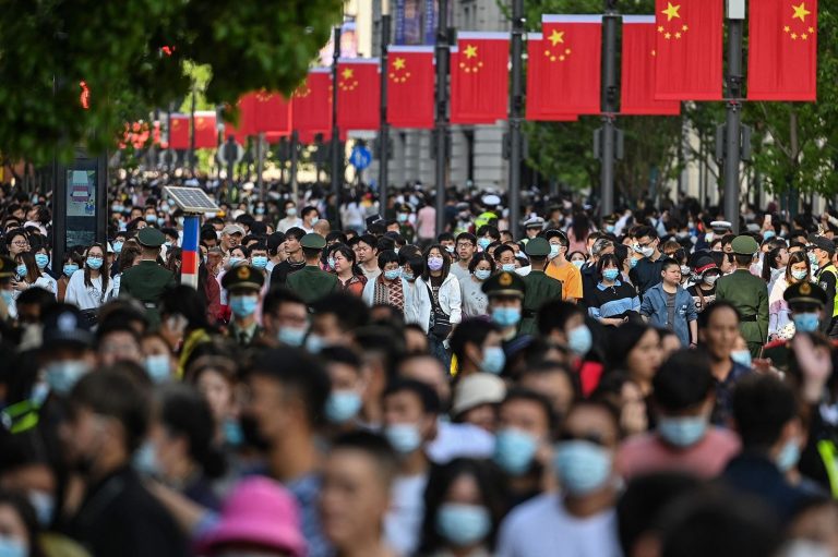 Për herë të parë pas 60 vitesh bie popullsia në Kinë