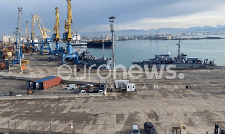 Anijet ushtarake të NATO-s pozicionohen në Shqipëri, ankorohen në Durrës