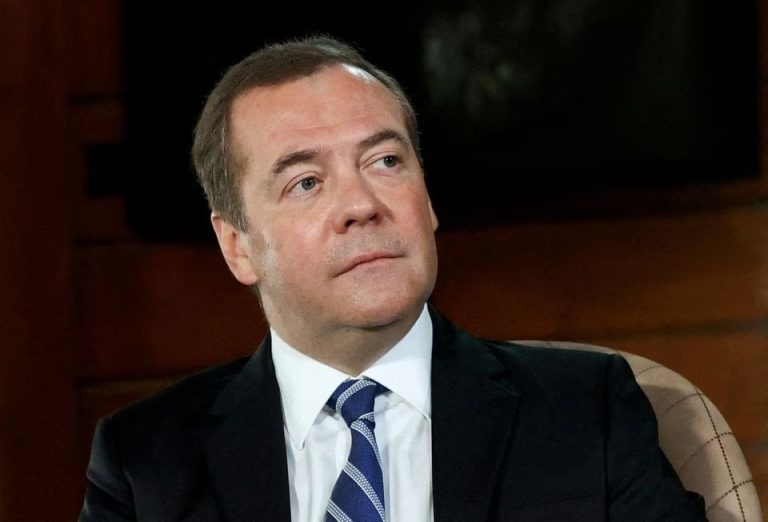 Medvedev paralajmëron NATO-n: Luftë bërthamore nëse Rusia pëson disfatë në Ukrainë