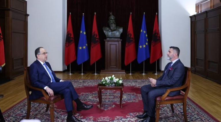 “Po konsultohem me Ramën për kreun e ri të SHISH”, Presidenti Begaj intervistë për VOA: Forcat politike të mos e shohin si armike njëra-tjetrën