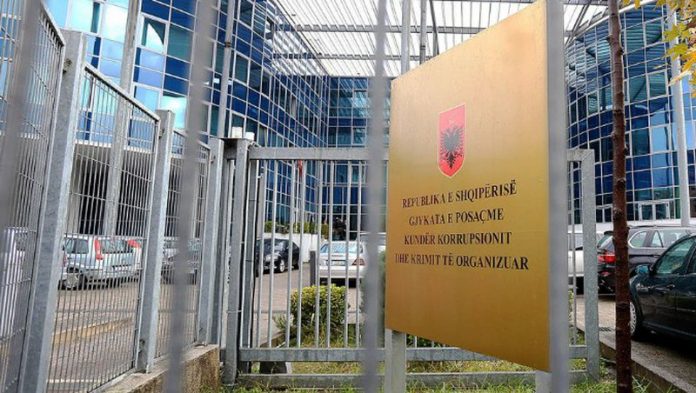 Akuza për korrupsion, SPAK mbylli hetimet GJKKO kthen çështjen për tre zyrtarët e Mjedisit. Nën hetim dhe dy mjekët