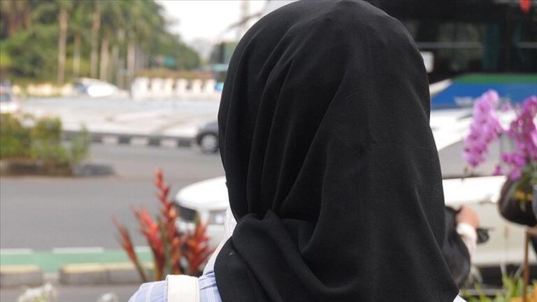 Berlini do të lejojë mësueset muslimane të mbajnë shami