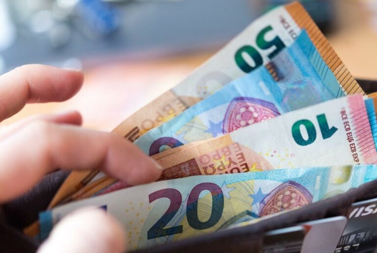 Sërish rënie të fortë në tregun valutor – Dobësohen ndjeshëm Euro, Dollari, Franga dhe Paundi!