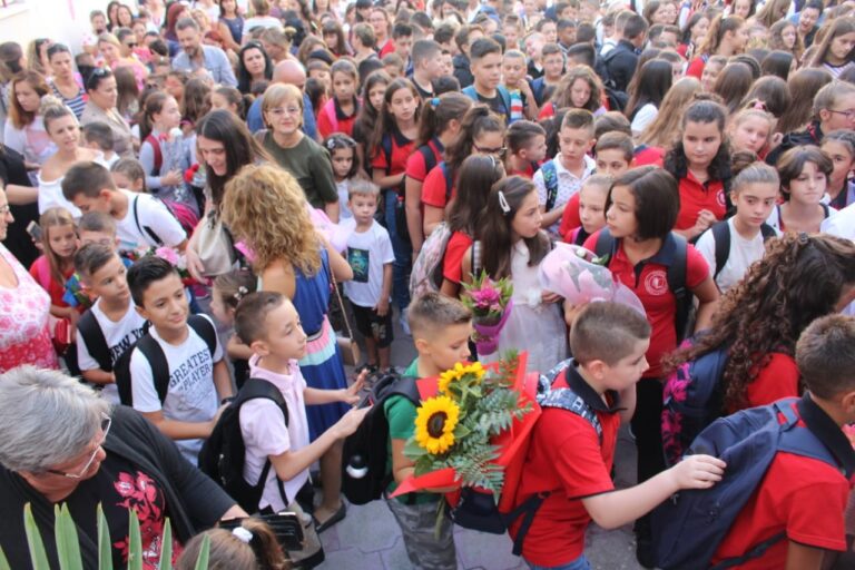 Sot nis viti i ri shkollor! 29 mijë fëmijë nisin klasën e parë
