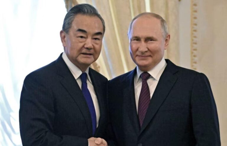 Kina i del në krah Putinit: Duhet të forcojmë bashkëpunimin në këtë situatë