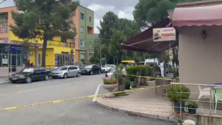 Ngjarja në Rrëshen/ Të plagosurit në gjendje të rëndë, nisen drejt Traumës! Pamjet e makinës së djegur të autorëve