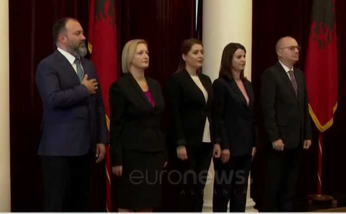 Ndryshimet në qeveri, betohen pesë ministrat e rinj në Presidencë