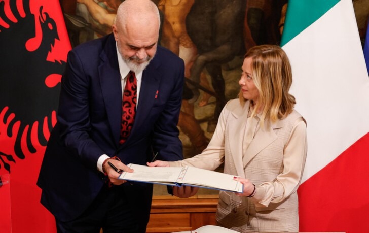 ANSA: Dy qendra pritje në Shqipëri, 39 mijë emigrantë në vit do të vijnë nga Italia