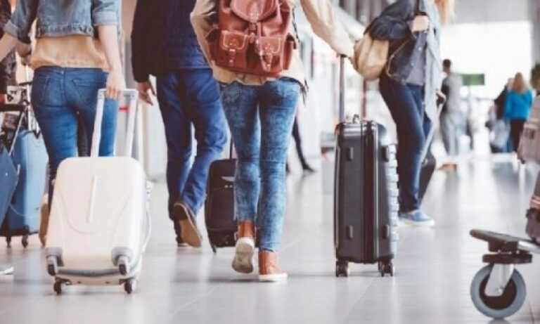 Ende 31% e shqiptarëve duan të emigrojnë, 18% me valixhe gati, më i larti në Ballkan