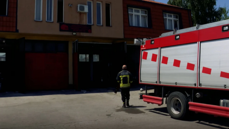 Zjarrfikësit në Kosovë në protestë, kërkojnë kushte më të mira pune