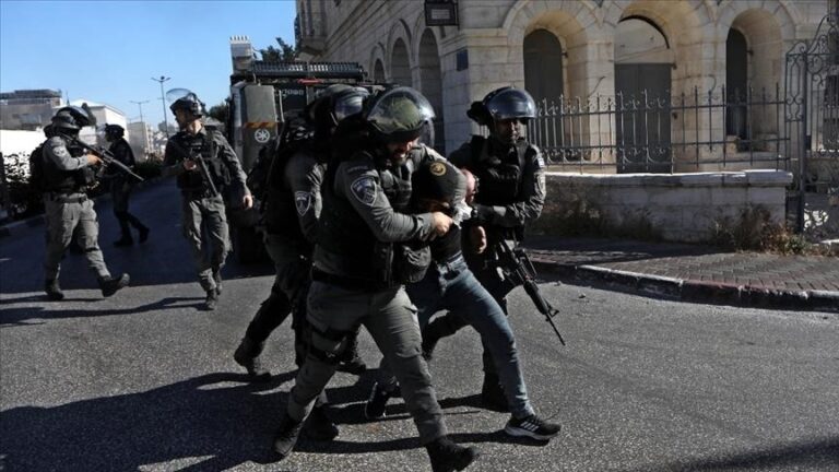 Ushtria izraelite arreston dhjetëra palestinezë në Bregun Perëndimor, përfshirë gra dhe gazetarë