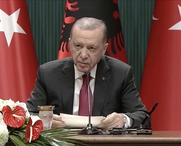 Erdogan: Türkiye dhe Shqipëria kontribuojnë në paqen në Ballkan si aleatë të NATO-s
