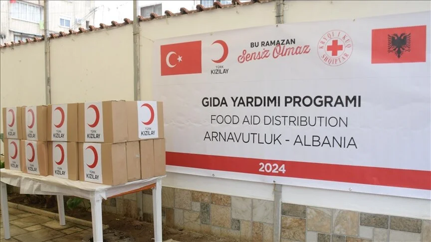 Shqipëri, Gjysmëhëna e Kuqe Turke shpërndan ndihma për familjet në nevojë